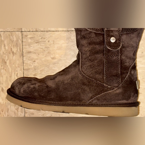 UGG Cargo Ill 5132 Boots in Walnut Brown Suede w/ Cream Shearling Lining size 7 - Picture 10 of 16